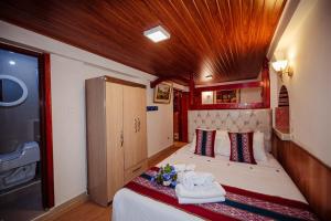 a bedroom with a bed on a boat at Avraham Hotels in Machu Picchu +48 photos
