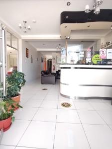 a lobby of a store with a counter and plants at HOSTAL REAL CERRILLOS in Moquegua