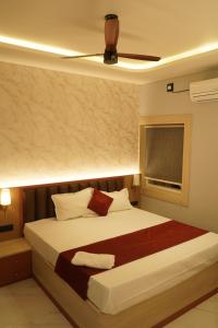 a bedroom with a large bed with a ceiling at Sova Premium in Jagatsinghapur