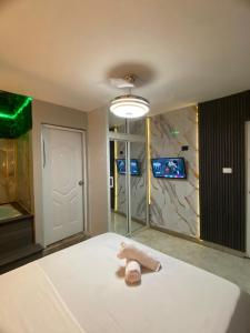 a bedroom with a bed and a mirror and a tv at Luxury and beautiful studio private jacuzzi in Santo Domingo
