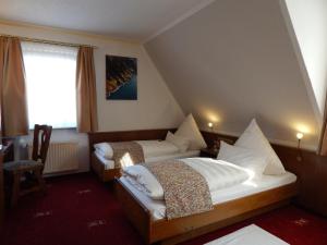 Postel nebo postele na pokoji v ubytování Hotel Kaiserquelle
