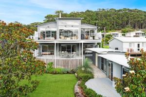 an aerial view of a house with a yard at Hyams Reflections Hyams Beach in Hyams Beach