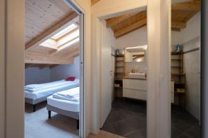 a bedroom with two beds and a mirror at Appartamento Bastione in Riva del Garda