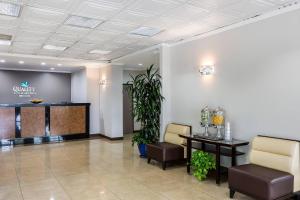 a waiting room at a dental office with a table and chairs at Quality Inn & Suites Los Angeles Airport - Stadium District in Inglewood +62 photos