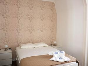 Uma cama ou camas num quarto em Fullest Apartments