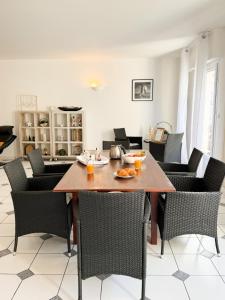 a dining room with a wooden table and chairs at L'Escale St Nicolas in Hennebont +9 photos