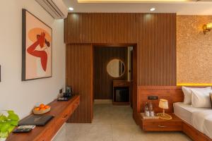 a bedroom with a bed and a desk with a laptop at Perfectstayz Luxe kapilaz - Jacuzzi rooms in Bhowāli