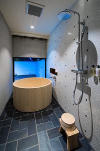 京都市にあるホテル　アンテルーム　京都のバスルーム(バスタブ、シャワー、トイレ付) +37枚の写真
