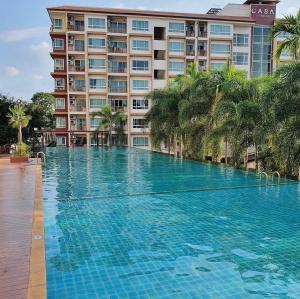 a large swimming pool in front of a hotel at Comfort Big condo in Chiang Mai