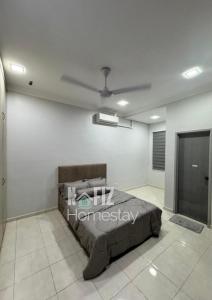 a bedroom with a bed in a room at NAFIZ Pool Homestay Melaka - Fully AC 4 Rooms with 3 Toilets, PS4 in Kampong Alor +11 photos