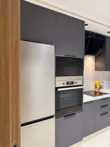 a kitchen with stainless steel appliances at Luxe Appartement Haut Standing Nador Lagoon Rif in Nador