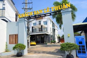 a building with a sign that reads kettles institution at Lê Thuận Hotel in Lai Vung +49 photos