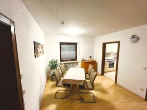 a dining room with a table and chairs at Gemütliche Maisonette nahe der längsten Burg der Welt in Burghausen