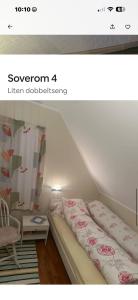 a bedroom with a bed and a chair at Helt hjem i lyngen in Lyngen