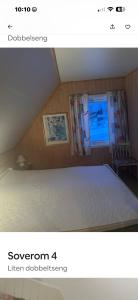 a picture of a bedroom with a bed in a room at Helt hjem i lyngen in Lyngen