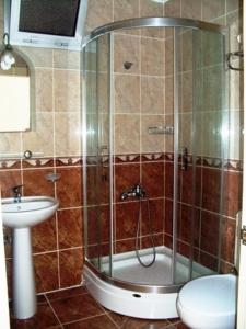 Koupelna v ubytování Pasifik Hotel