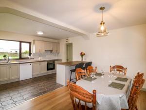 a kitchen and dining room with a table and chairs at Shamrock House in Killorglin