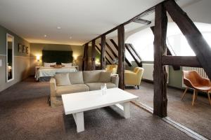 a living room with a couch and a table and a bed at Schloss Basthorst in Crivitz
