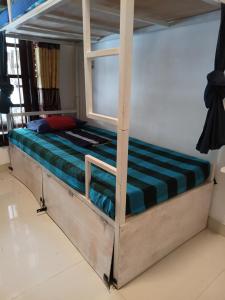 a bunk bed with a blue and green mattress at Social Stay Hostal in Ahangama