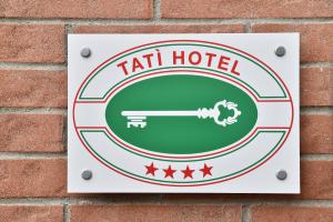 Certificato, attestato, insegna o altro documento esposto da Tatì Hotel