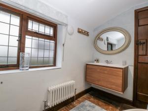 a bathroom with a sink and a mirror at Magpie Cottage in Worcester +26 photos