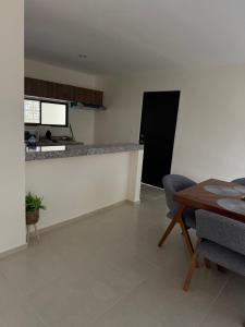 a living room with a counter and a table at Casa completa , dos Habitaciones con baño en cada cuarto in Mérida