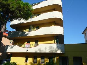 Το κτήριο όπου στεγάζεται  το διαμέρισμα