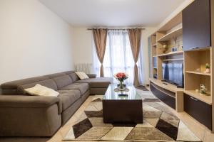 a living room with a couch and a television at Casa Alexandra in Pantigliate +4 photos