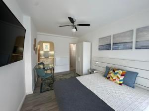 a bedroom with a bed and a ceiling fan at Blue Horizon Apartment in Balatonfüred