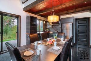 a kitchen with a wooden table with chairs and a dining room at Chalet charmant - Détente familiale in Scott