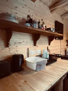 a kitchen with a white bowl on a counter at Tiny House Jovana in Kröpelin