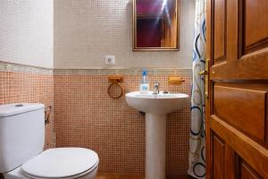 a bathroom with a toilet and a sink at Llanes casa cerca de la Playa de Poo – Ekilore in Po +17 photos