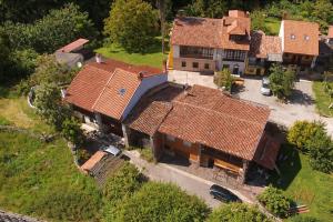 an overhead view of a house with red roofs at Llanes casa cerca de la Playa de Poo – Ekilore in Po