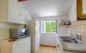 a small kitchen with a sink and a refrigerator at Casa Lisandru in Croce