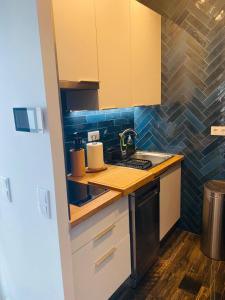 a kitchen with a sink and a stove top oven at Confort à Loulé in Loulé +11 photos
