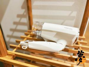 a blow dryer sitting on top of a wooden stand at Yume夢 堺店 in Sakai