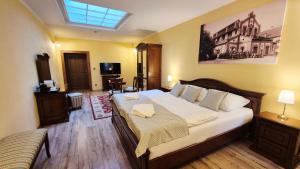 a bedroom with a large bed in a room at Knížecí apartmány Regent in Třeboň
