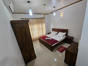 a bedroom with a large bed at Queens Residence Homestay in Kandy