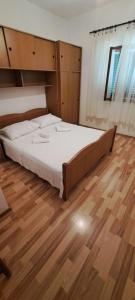 a large bed in a room with a wooden floor at Apartments Stanko in Sumartin