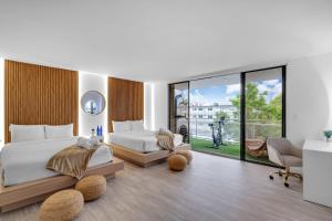 a bedroom with two beds and a large window at Waterfront 3bed | Pool | 10min walk to Beach in Hallandale Beach