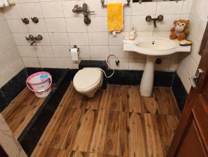 a bathroom with a toilet and a sink at Shri Rang Ji Palace in Vrindāvan +46 photos