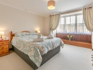 a bedroom with a large bed and a window at 1 Bed in Helston oc-bbird in Saint Martin