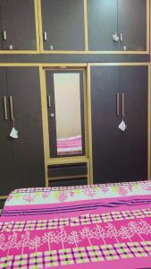 a room with a bed and a mirror in a room at Sahib ka Ghar in Kharar