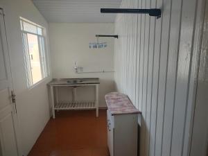 a small room with a sink and a table at Um lar acolhedor in Pato Branco +24 photos