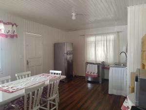 a kitchen with a refrigerator and a table and chairs at Um lar acolhedor in Pato Branco