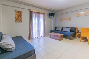 a living room with a couch and a table at Iliovasilema Hotel in Mytikas