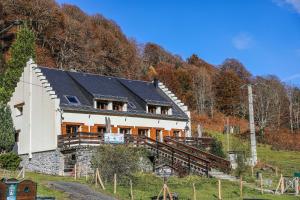 a house on a hill next to a forest at Le Refuge de l'Isard in Bagnères-de-Bigorre