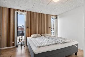 a bedroom with a large bed and a large window at SB128-Krusa-Hyldemose-23 in Skovbyballe
