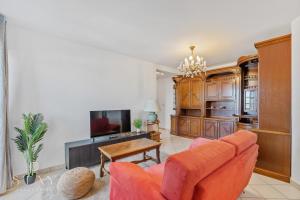 a living room with a couch and a tv at Appartement à Schifflange in Schifflange