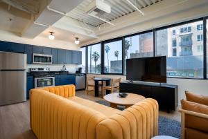 a living room with a couch and a table at Kasa Sunset Los Angeles in Los Angeles
